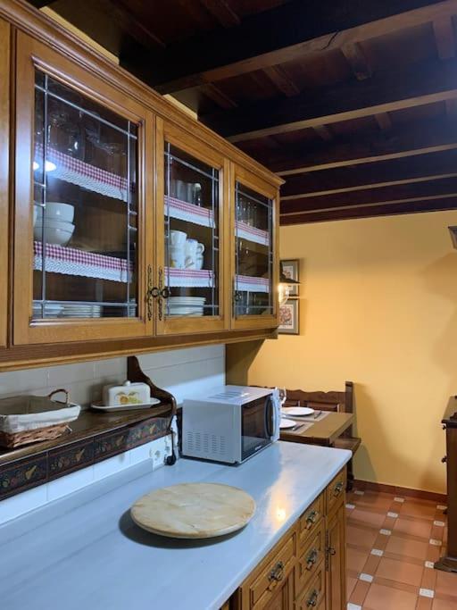 Casa La Bolera Casa de dos plantas porche y jardín - Three-Bedroom House - 10
