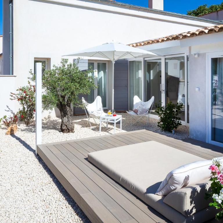 La Bastide de Damien, 5 clefs Demeure d'Exception et Table Remarquable dans le guide Teritoria, JACUZZI Privatif, Cuisine étoilée Dominique Frérard - Suite avec Jacuzzi - 9