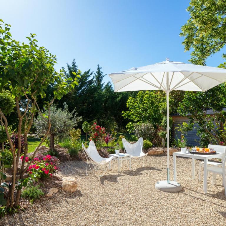 La Bastide de Damien, 5 clefs Demeure d'Exception et Table Remarquable dans le guide Teritoria, JACUZZI Privatif, Cuisine étoilée Dominique Frérard - Chambre Lit King-Size avec Baignoire Spa - 20