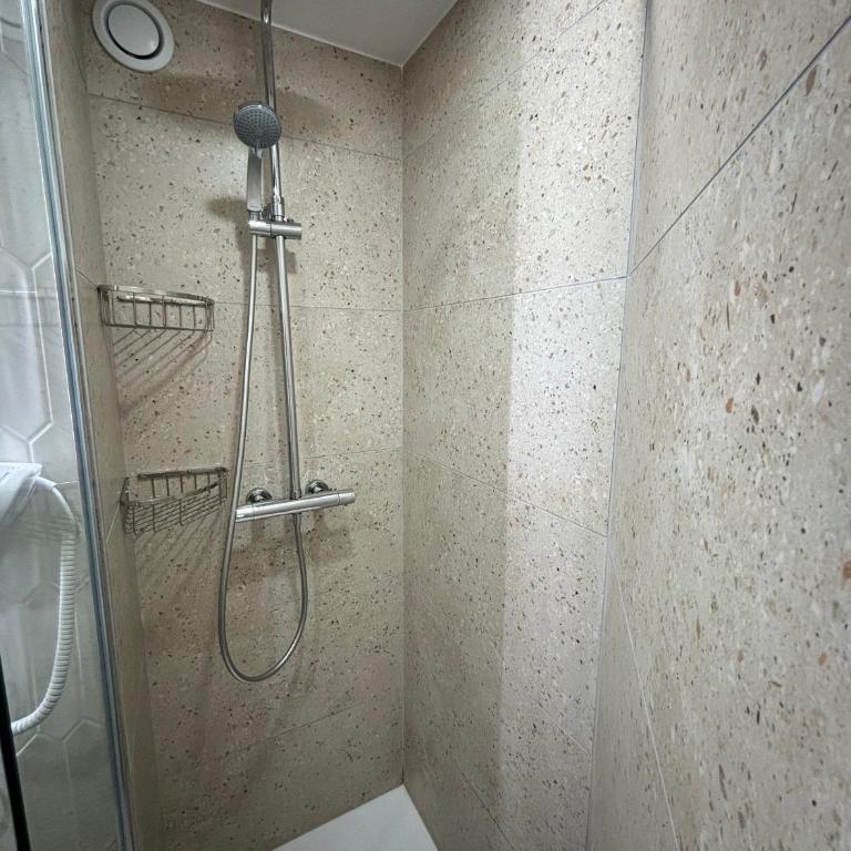 Centre Ville & Plage à 200m - Clim - Parking Privé - Netflix - Apartment - 10
