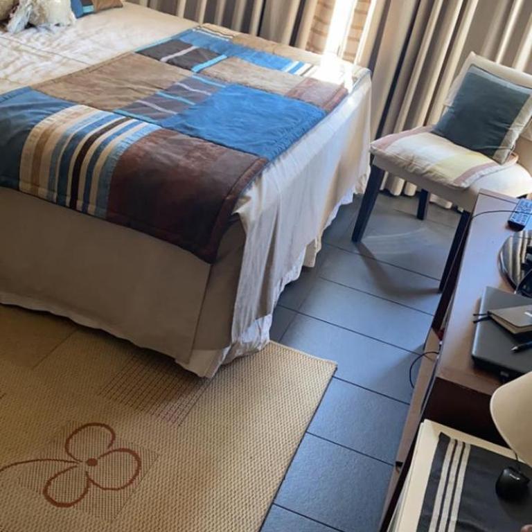 AleCas EL GOLF - Estudio Deluxe con cama grande - 5