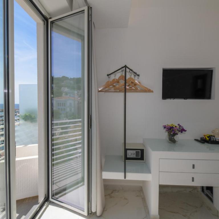 Donna Adriana Rooms - Camera Matrimoniale con Balcone e Vista Mare - 4