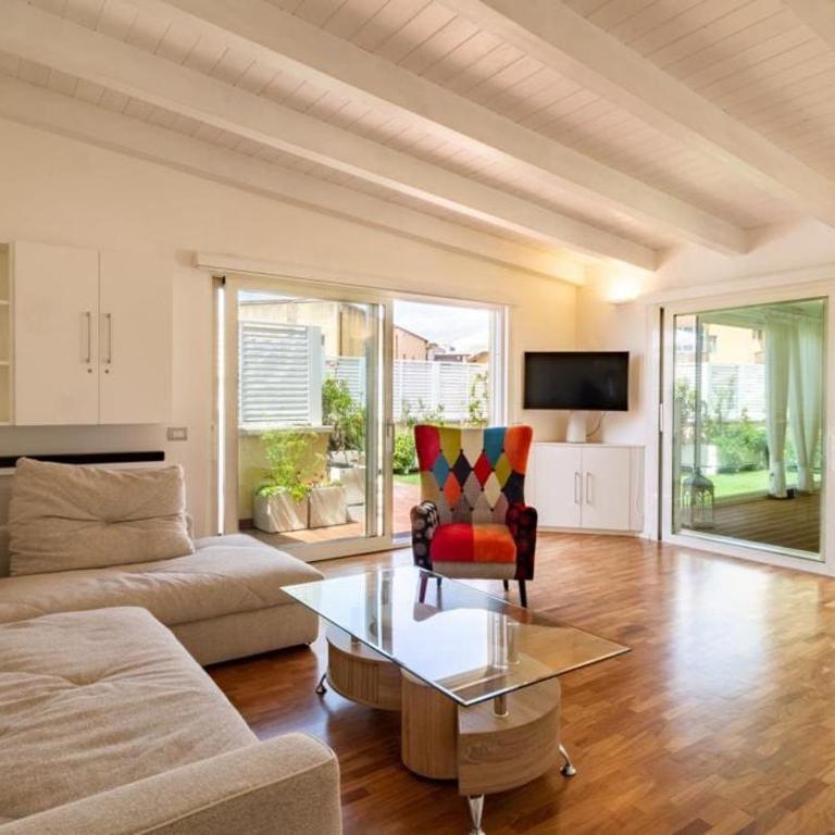 Attico New Bussola Cagliari - Appartamento con 1 Camera da Letto e Vasca Idromassaggio - 3