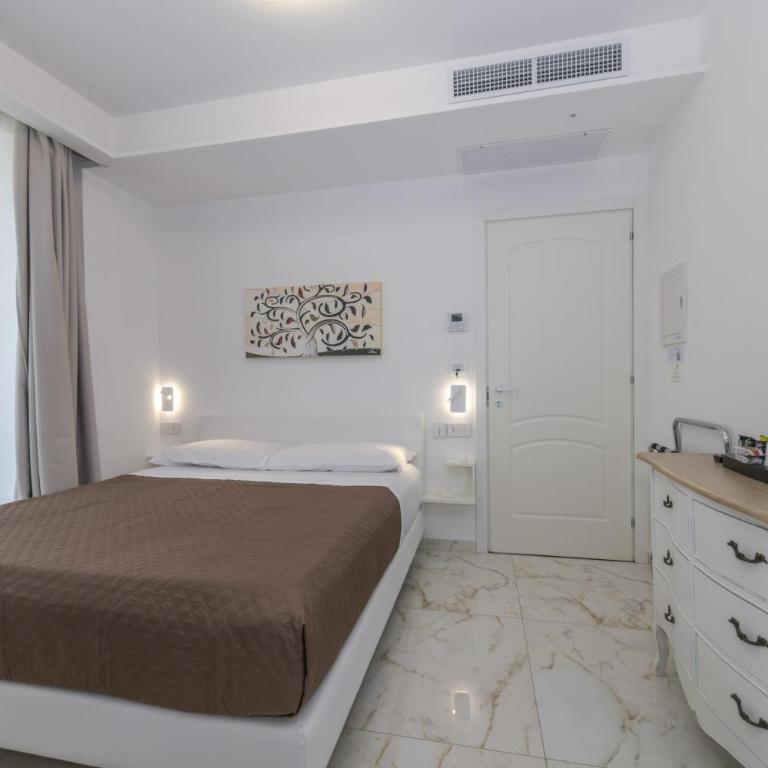 Donna Adriana Rooms - Camera Matrimoniale - 1