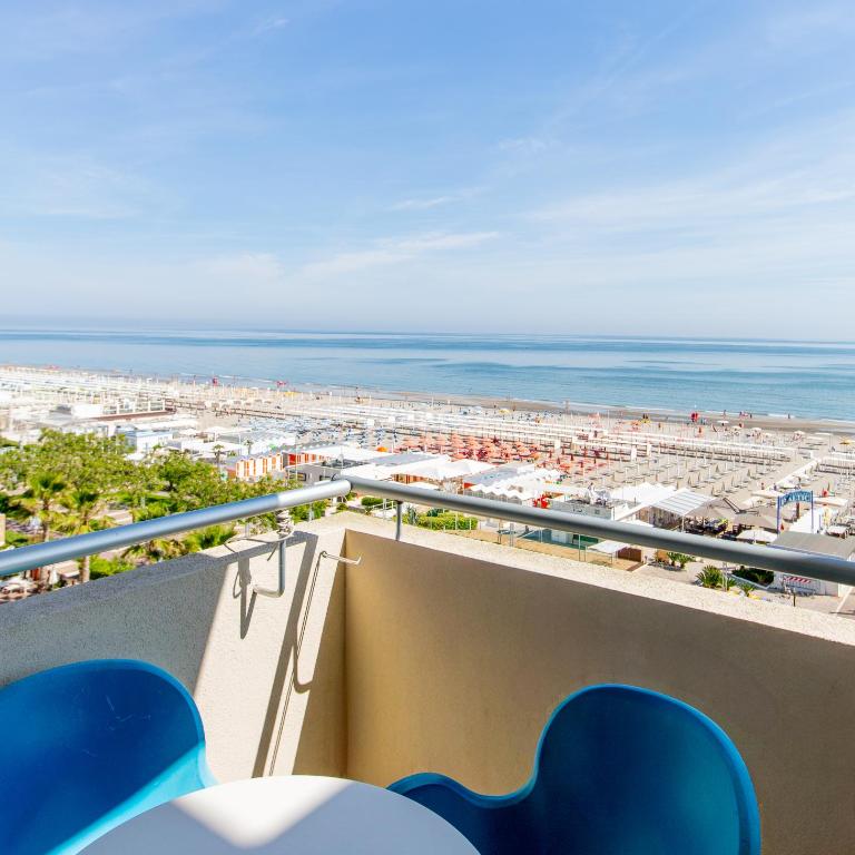 Hotel Baltic Riccione-Fronte Mare - Deluxe Triple Room with Sea View - 5