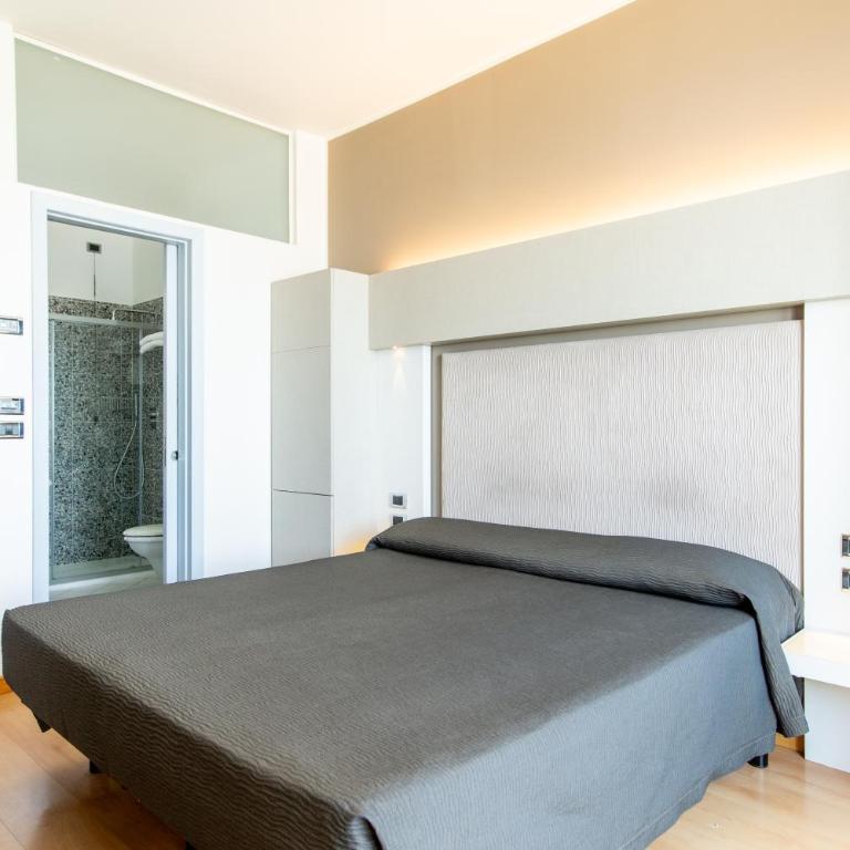 Hotel Baltic Riccione-Fronte Mare - Deluxe Double Room with Balcony and Sea View - 8