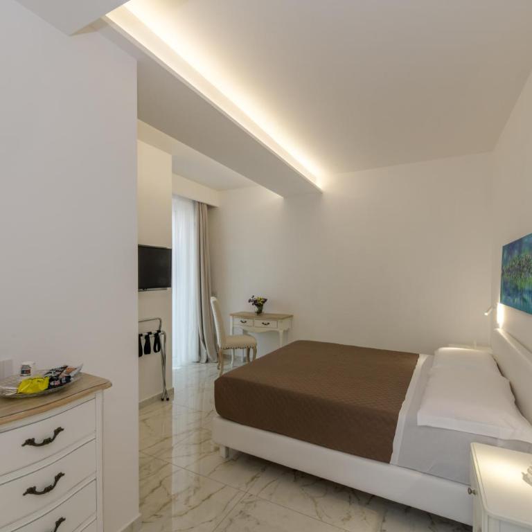 Donna Adriana Rooms - Camera Matrimoniale con Vista Mare - 2