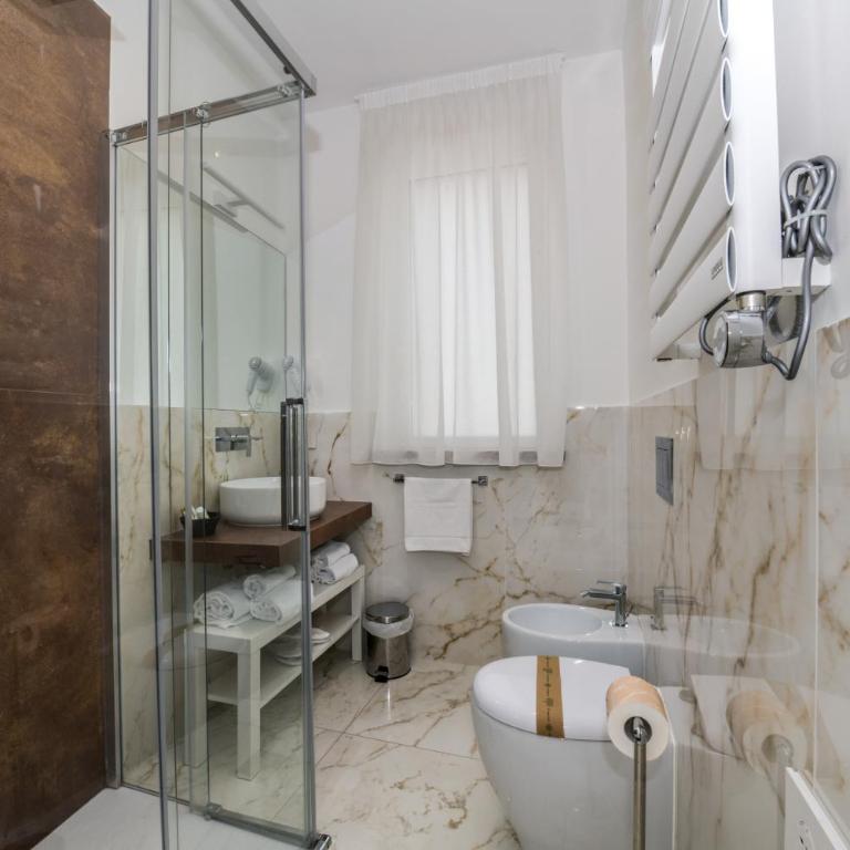 Donna Adriana Rooms - Camera Matrimoniale con Balcone - 1