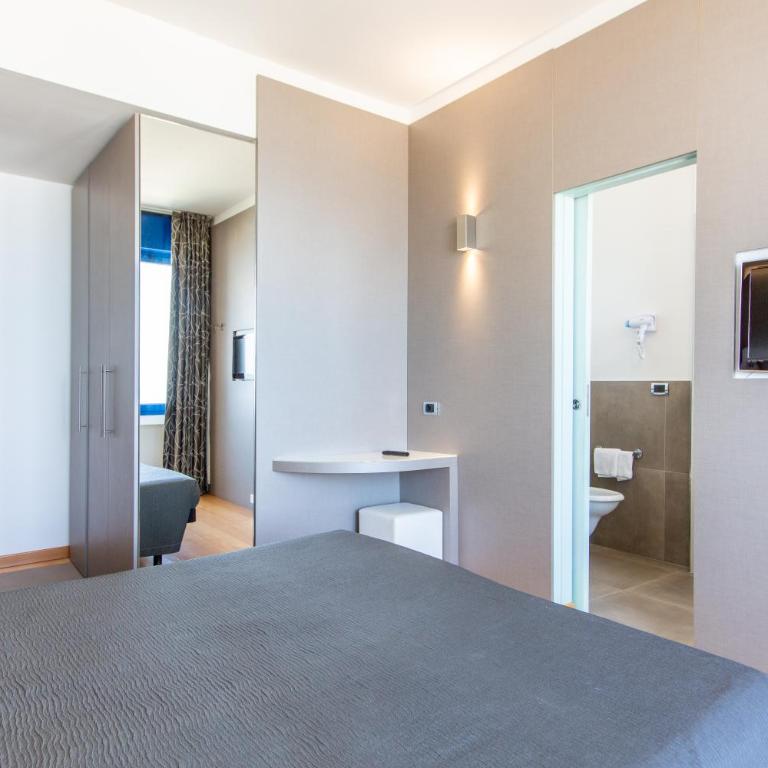 Hotel Baltic Riccione-Fronte Mare - Family Room with Sea View - 10