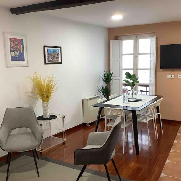 A 100 metros Catedral, 3º -Galería -Duplex - Two-Bedroom Apartment - 47