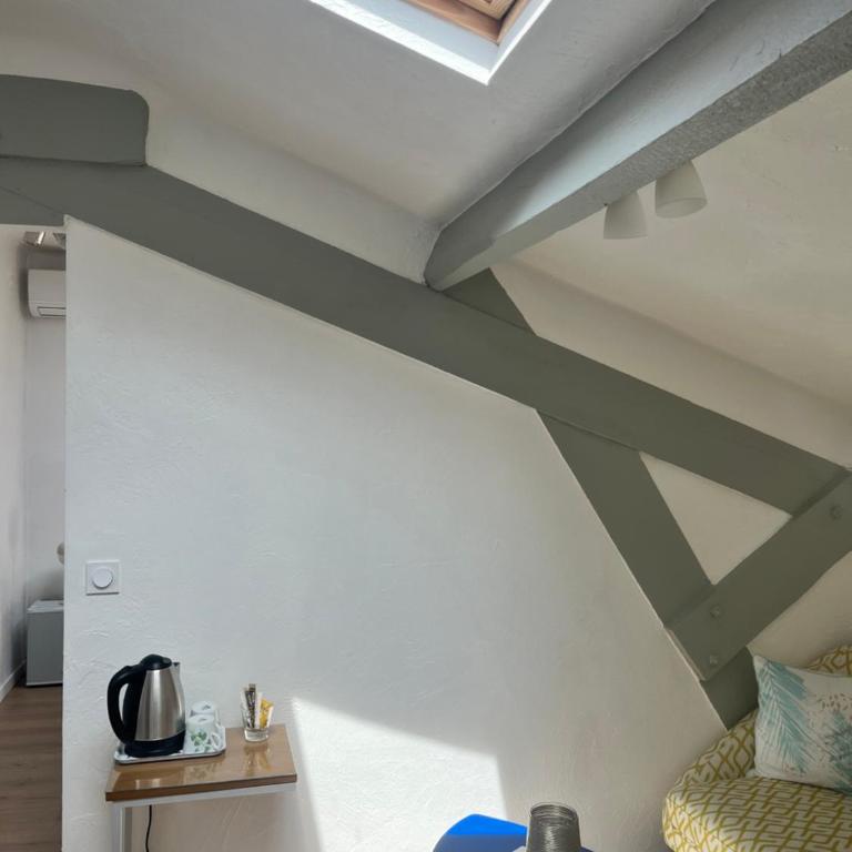 Hôtel Eden - La Baigneuse - Mansard Roofed Double Room (4th Floor without lift - Reading Corner) - 3