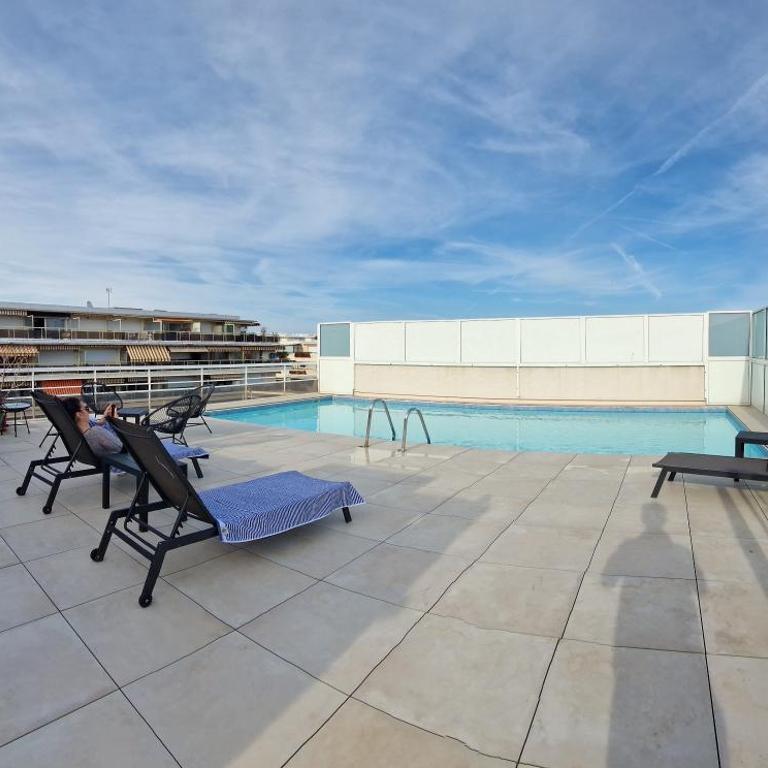 Juan 4 prs, clim, 300m plage, piscine, parking - Appartamento con 1 Camera da Letto - 30