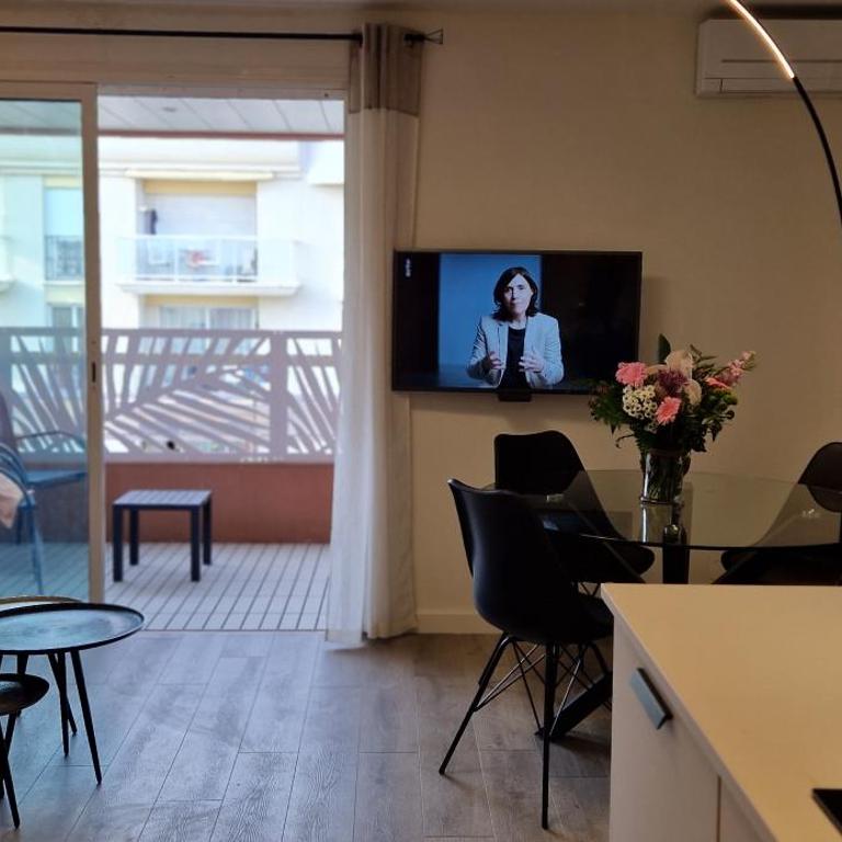 Juan 4 prs, clim, 300m plage, piscine, parking - Appartamento con 1 Camera da Letto - 28