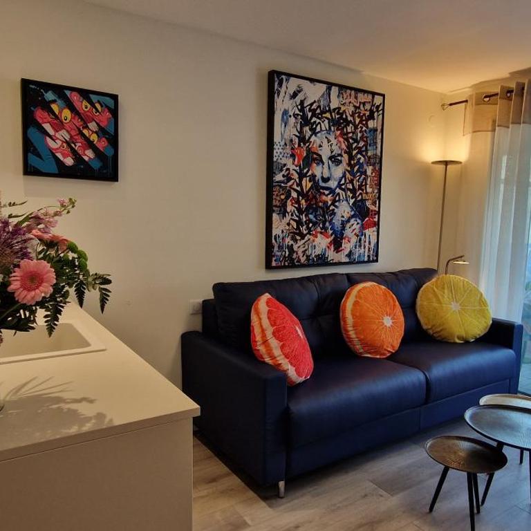 Juan 4 prs, clim, 300m plage, piscine, parking - Appartamento con 1 Camera da Letto - 54