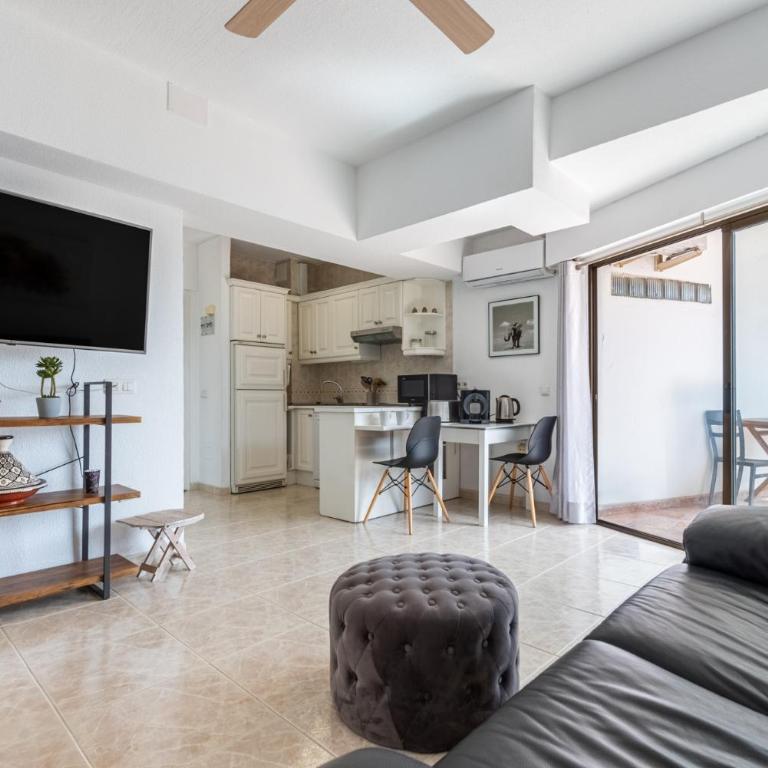 Amazing 2 bedrooms apartment in Marbella Centre - Two-Bedroom Apartment with Terrace - 10