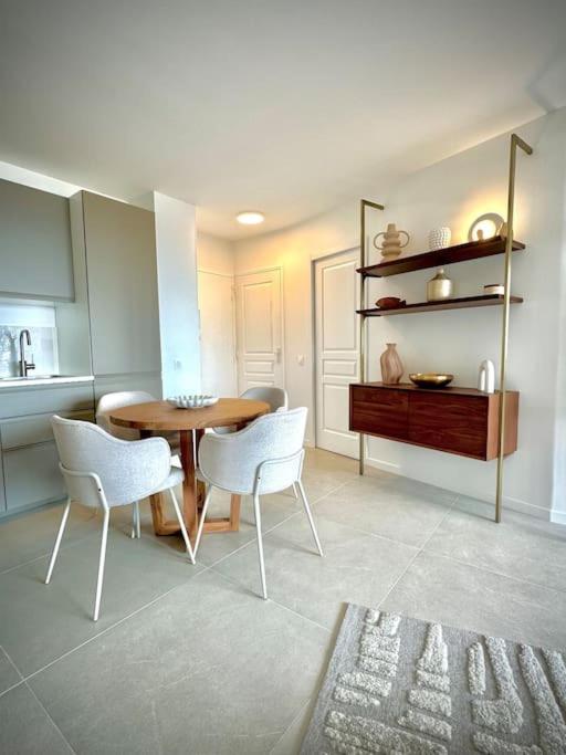Vue mer - Refait à neuf - Clim - Parking - 4 personnes - Appartement 2 Chambres - 18