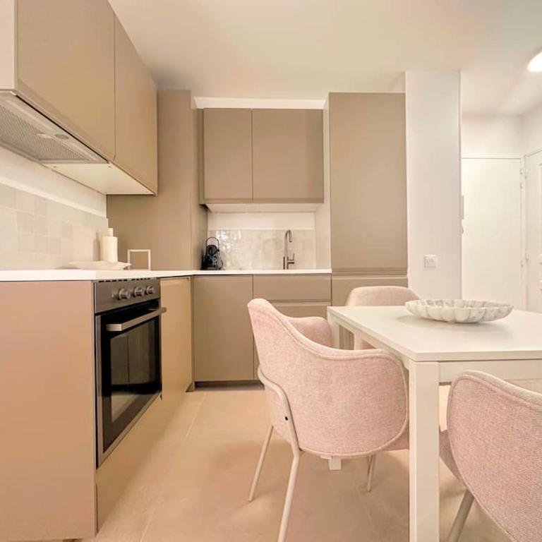 Vue mer - Refait à neuf - Clim - Parking - 4 personnes - Appartement 2 Chambres - 28