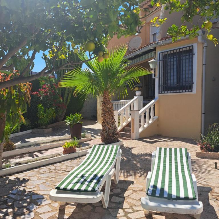 Paraíso Familiar en Marisol Park Bungalow con Piscina, Tenis y Parking - Casa de 2 dormitorios - 2