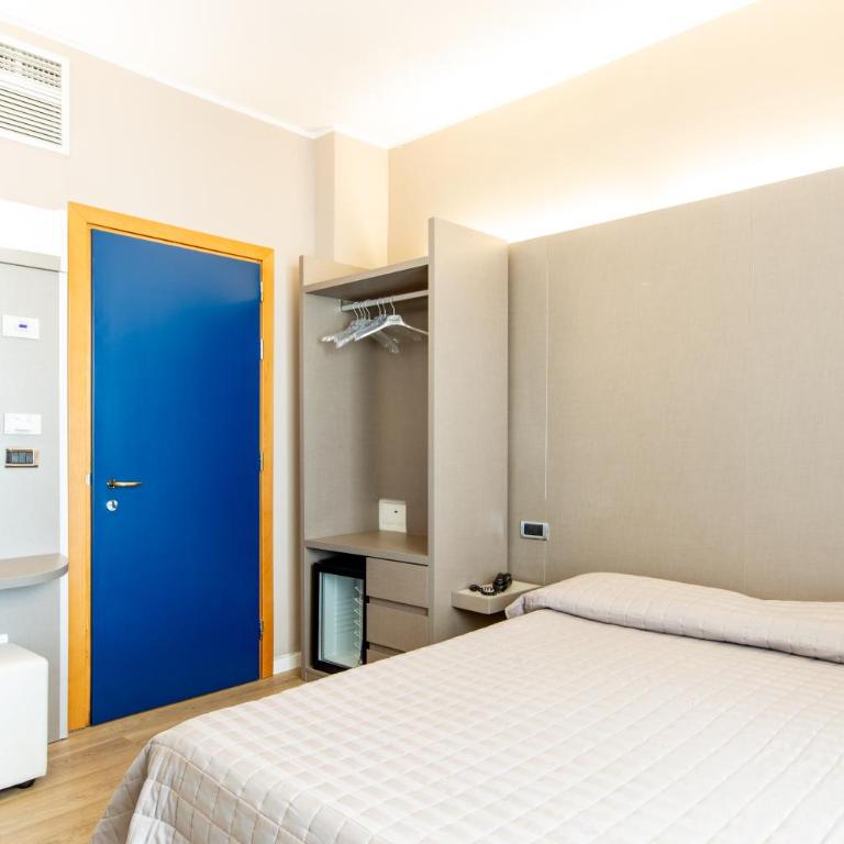 Hotel Baltic Riccione-Fronte Mare - Economy Double Room with Side Sea View - 7