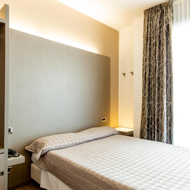 Hotel Baltic Riccione-Fronte Mare - Economy Double Room with Side Sea View - 5