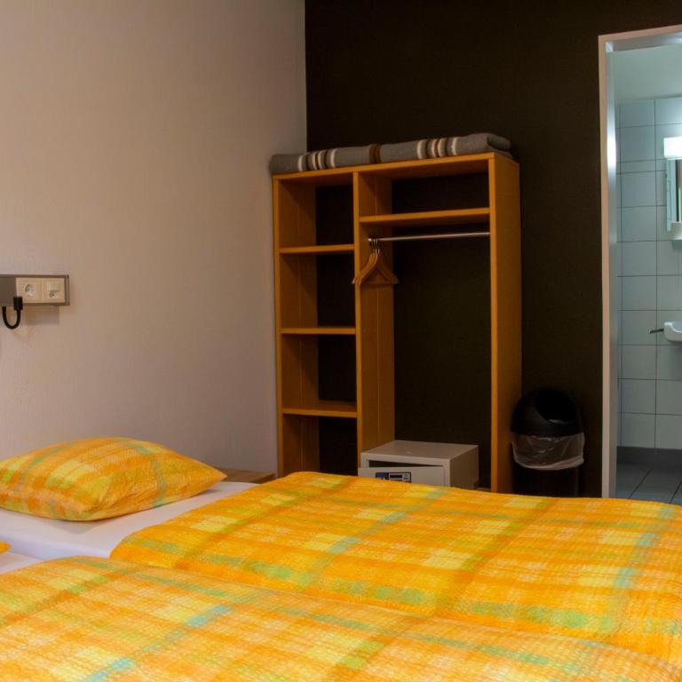 Geneva Hostel - Chambre Quadruple avec Toilettes Privatives - 3