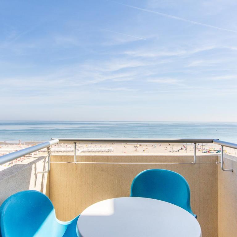 Hotel Baltic Riccione-Fronte Mare - Deluxe Triple Room with Sea View - 14