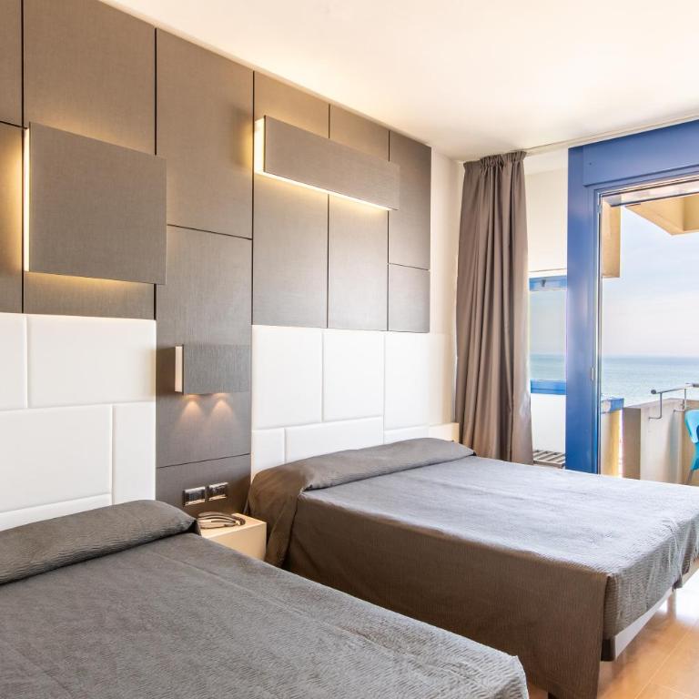 Hotel Baltic Riccione-Fronte Mare - Quadruple Room with Sea View - 11