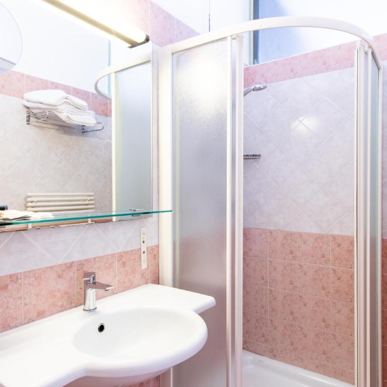 Hotel Baltic Riccione-Fronte Mare - Quadruple Room with Sea View - 8