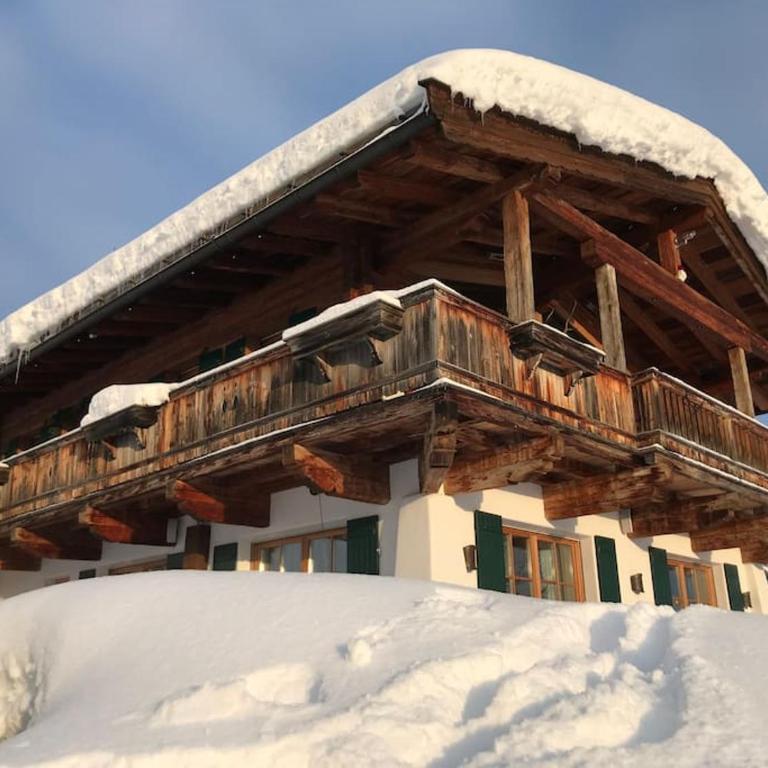 Chalet Bockberg Ski in - Ski out & Whirlpool in Kitzbühel by ONE VILLAS - Chalet - 2