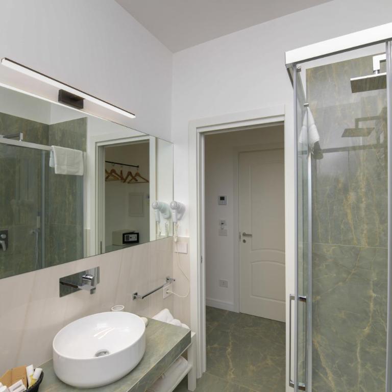 Donna Adriana Rooms - Camera Tripla - 5