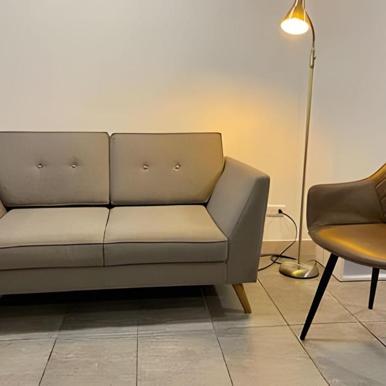 Tranvia 40 - Amoblados Velasquez - Habitación con cama grande - 17