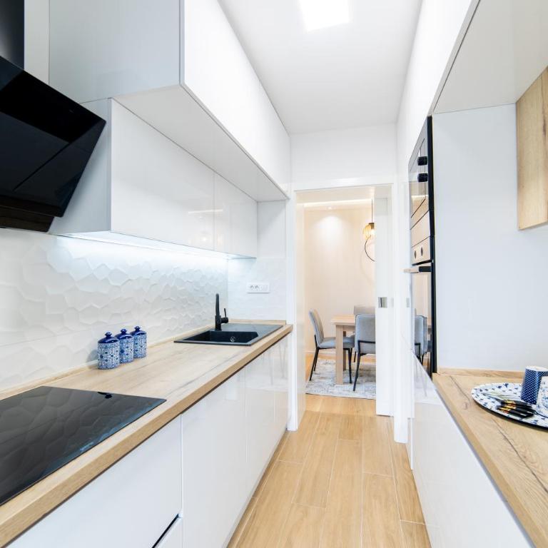 Old Town Heaven 3-bedroom apartment with balcony - Three-Bedroom Apartment - 15