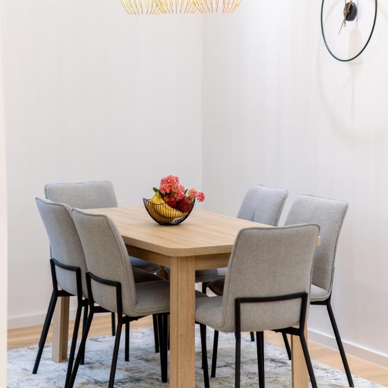 Old Town Heaven 3-bedroom apartment with balcony - Three-Bedroom Apartment - 12