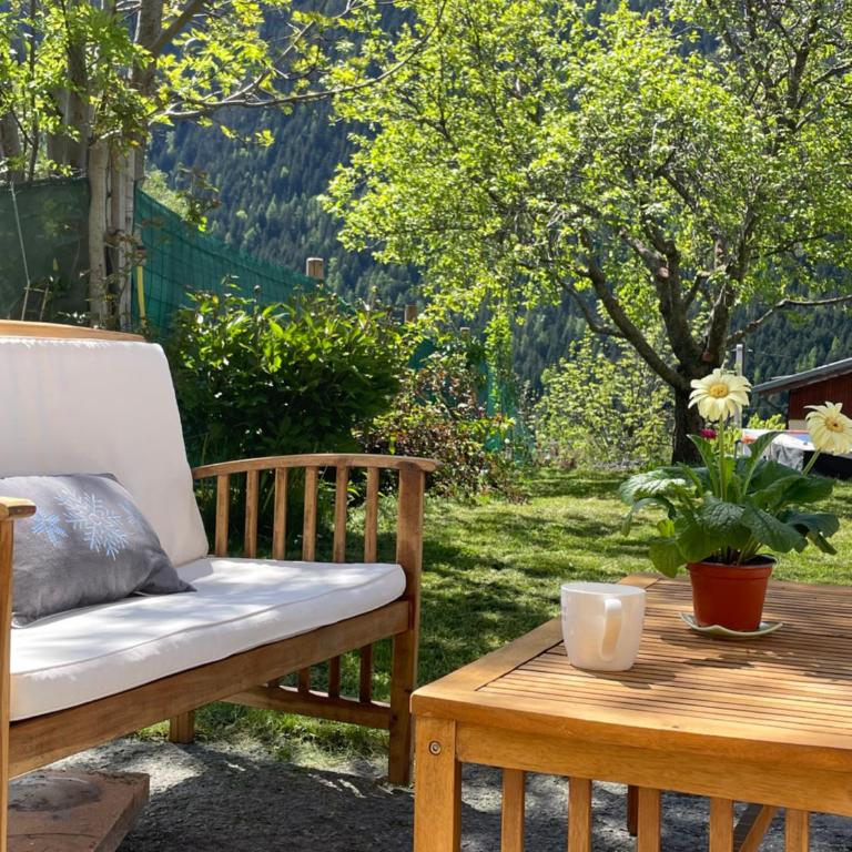 Appartement situé en rez de jardin avec piscine privée en été - Two-Bedroom Apartment - 10