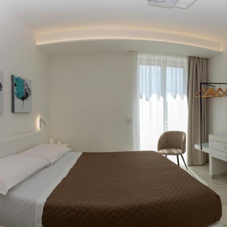 Donna Adriana Rooms - Camera Matrimoniale con Balcone e Vista Mare - 8