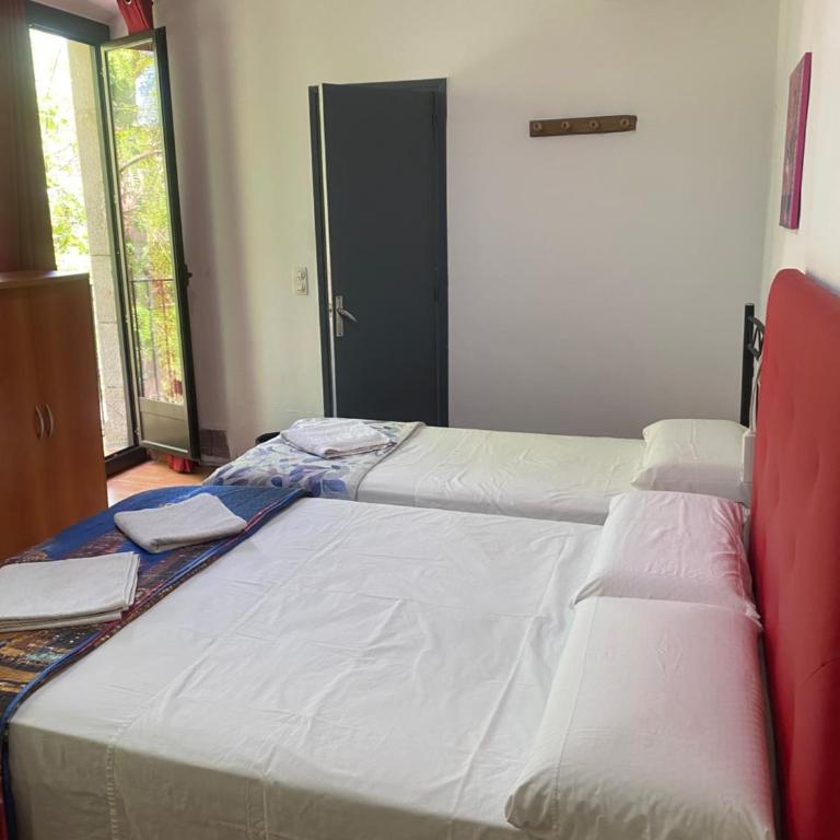 Pensión Teruel - Habitación Doble con balcón (3 adultos) - 3