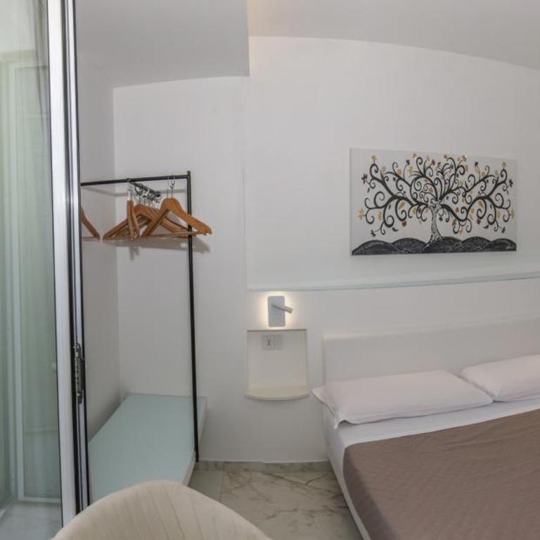Donna Adriana Rooms - Camera Matrimoniale con Balcone - 6