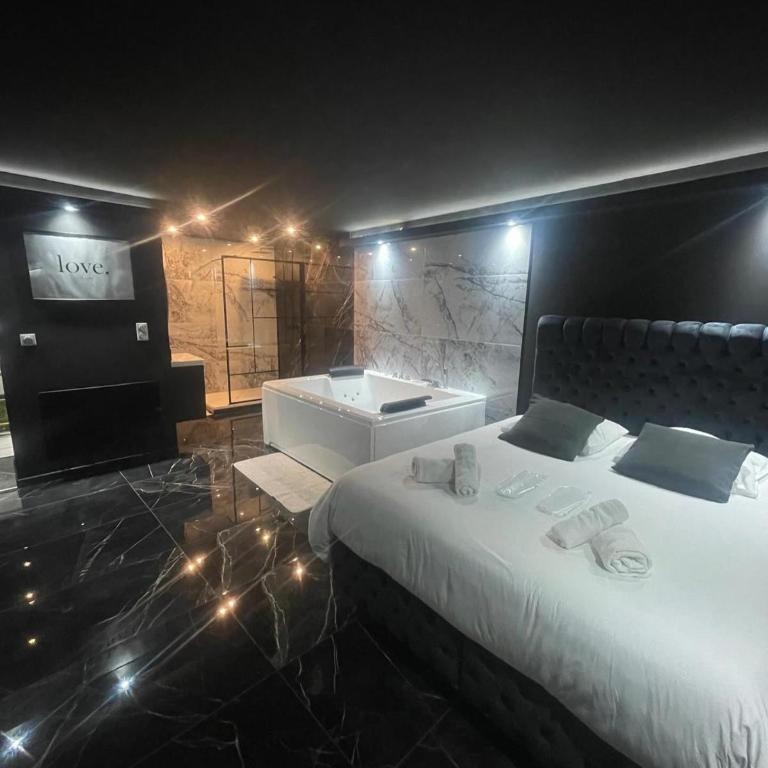 La Suite Prestige Jacuzzi,Sauna,Netflix,Disney - Appartement 1 Chambre - 3