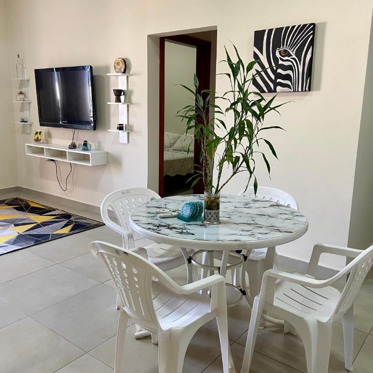 Departamento al lado de Fortis - Apartamento con balcón - 2
