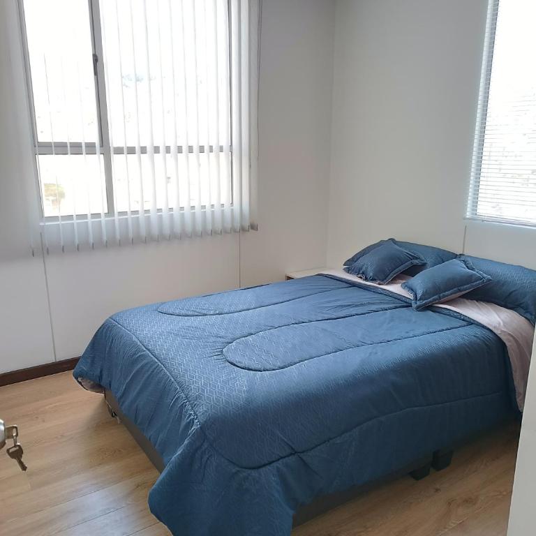 Cómodo apartamento central - Three-Bedroom Apartment - 11