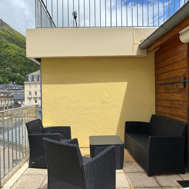 Place de la Mairie. Joli T2 4P - Terrasse et vue. - Appartement 2 Chambres - 8