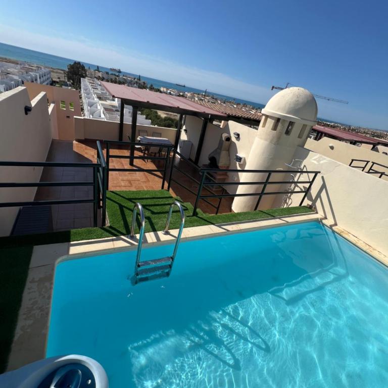 Ático con vistas al mar y piscina privada - Apartamento Deluxe de 2 dormitorios - 22