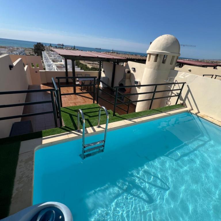 Ático con vistas al mar y piscina privada - Apartamento Deluxe de 2 dormitorios - 1