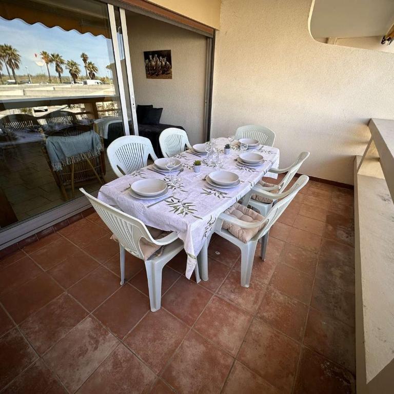 Marina 2 pièces bord de mer, parking privé, 5 pers - FR-1-731-77 - Appartement - 4