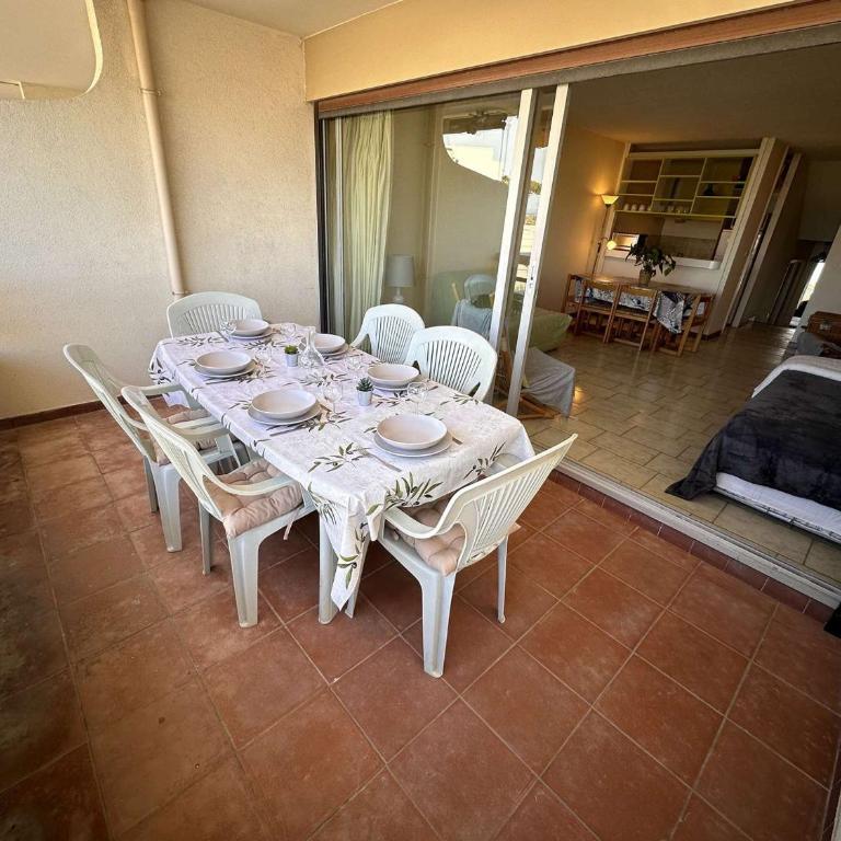 Marina 2 pièces bord de mer, parking privé, 5 pers - FR-1-731-77 - Appartement - 5