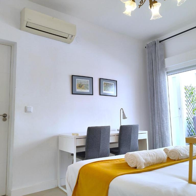 Evans Realty AR Moderno & Centro & Playa &Terraza - Three-Bedroom Apartment - 15