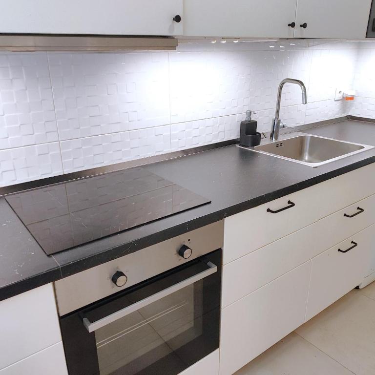 Evans Realty AR Moderno & Centro & Playa &Terraza - Three-Bedroom Apartment - 24