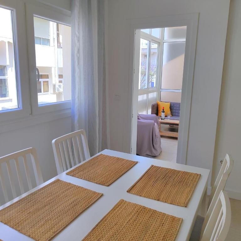 Evans Realty AR Moderno & Centro & Playa &Terraza - Three-Bedroom Apartment - 11
