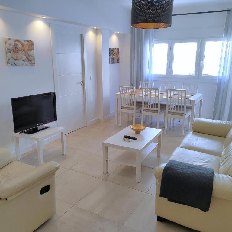 Evans Realty AR Moderno & Centro & Playa &Terraza - Three-Bedroom Apartment - 4