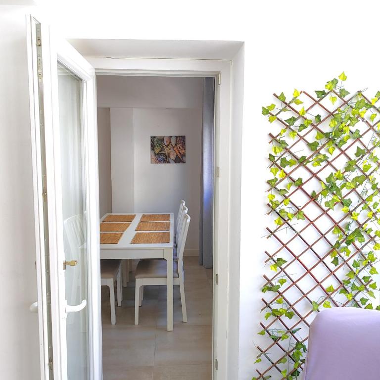 Evans Realty AR Moderno & Centro & Playa &Terraza - Three-Bedroom Apartment - 19